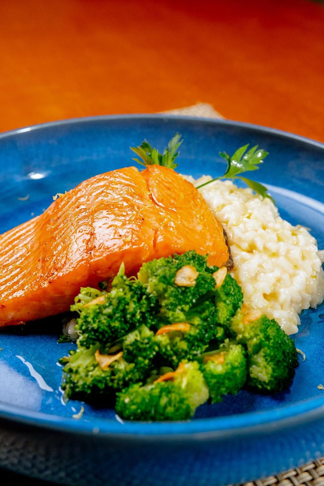 Radisson Rio De Janeiro Barra Hotel Exterior photo Salmon with mashed potatoes and broccoli